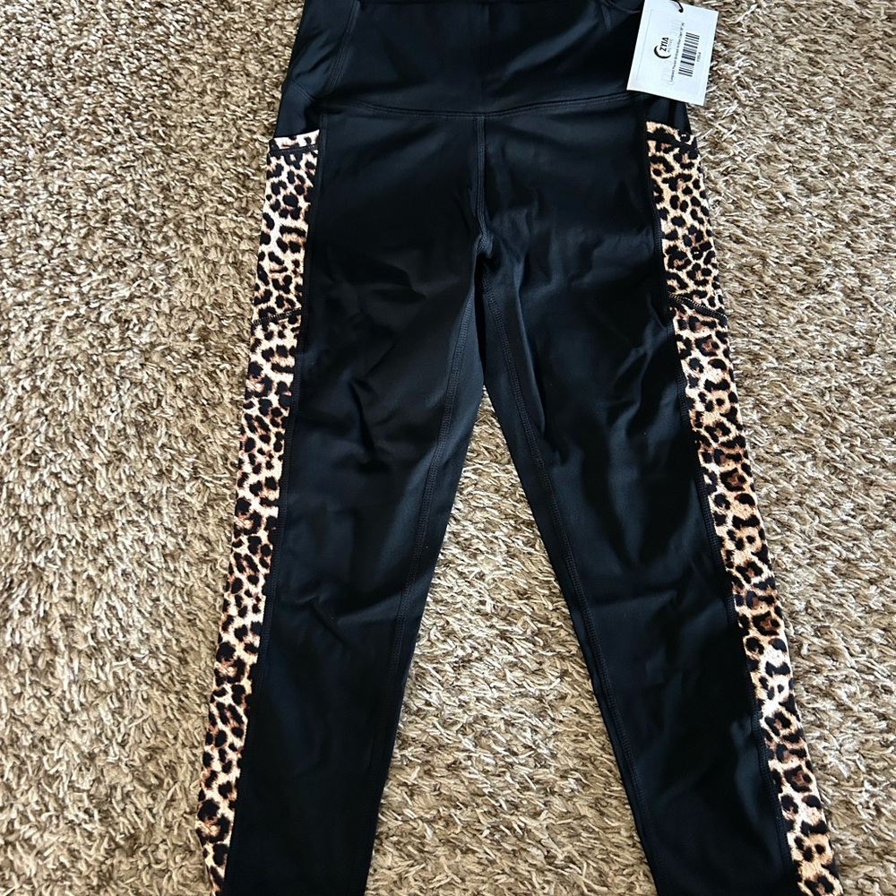 Zyia Active Leopard Pocket Brilliant Hi-Rise Capri 20” (4)